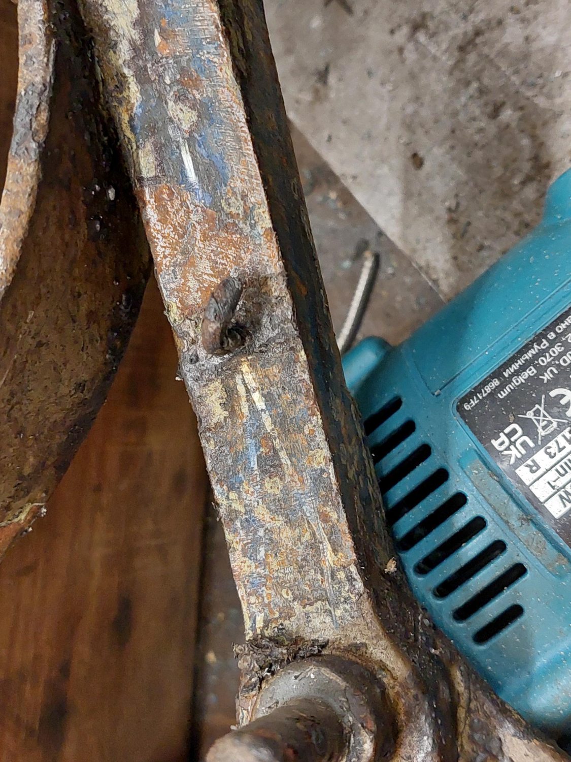 Originele belijning en restant zwarte lak