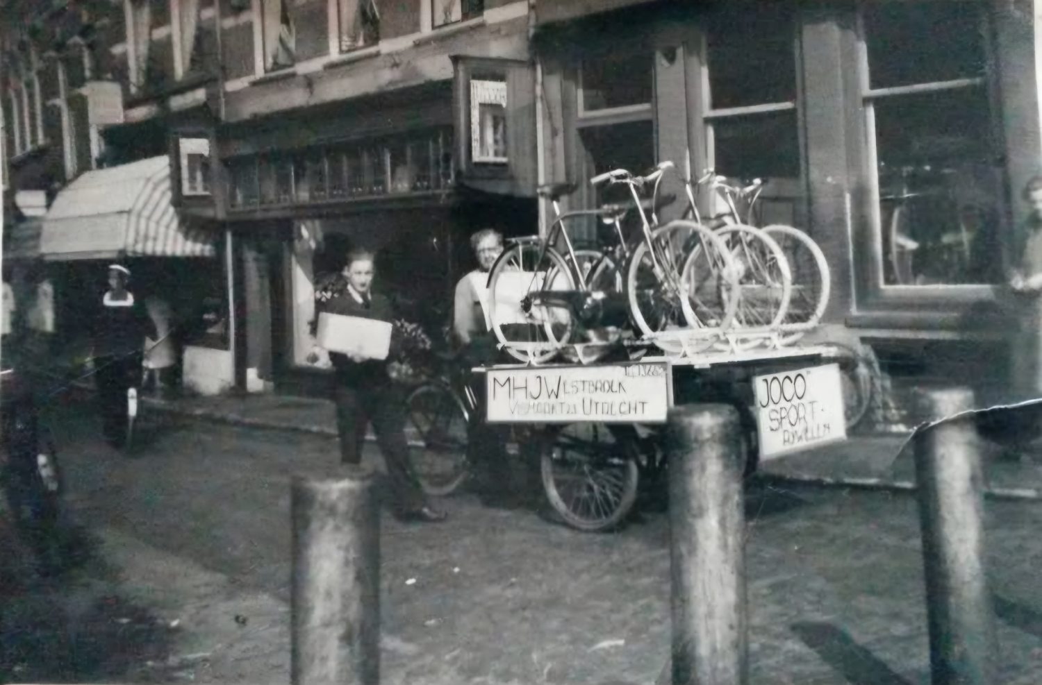 Overgrootopa en opa voor Vismarkt 23 Wielersporthuis Westbroek, Joco Sportrijwielen