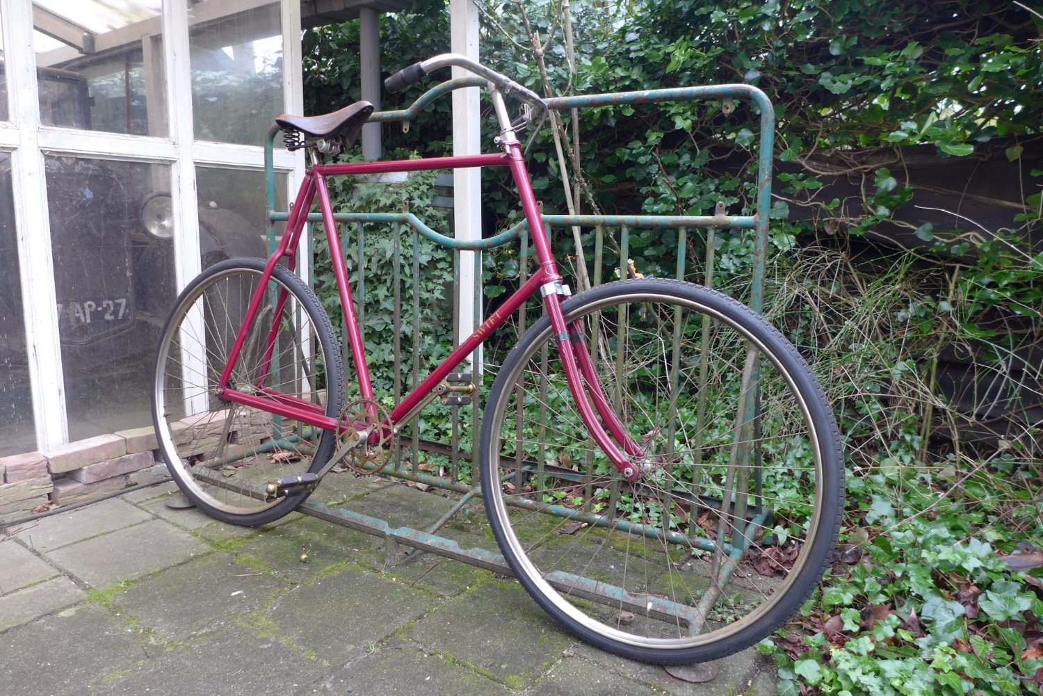 Buiten tegen het fietsenrek