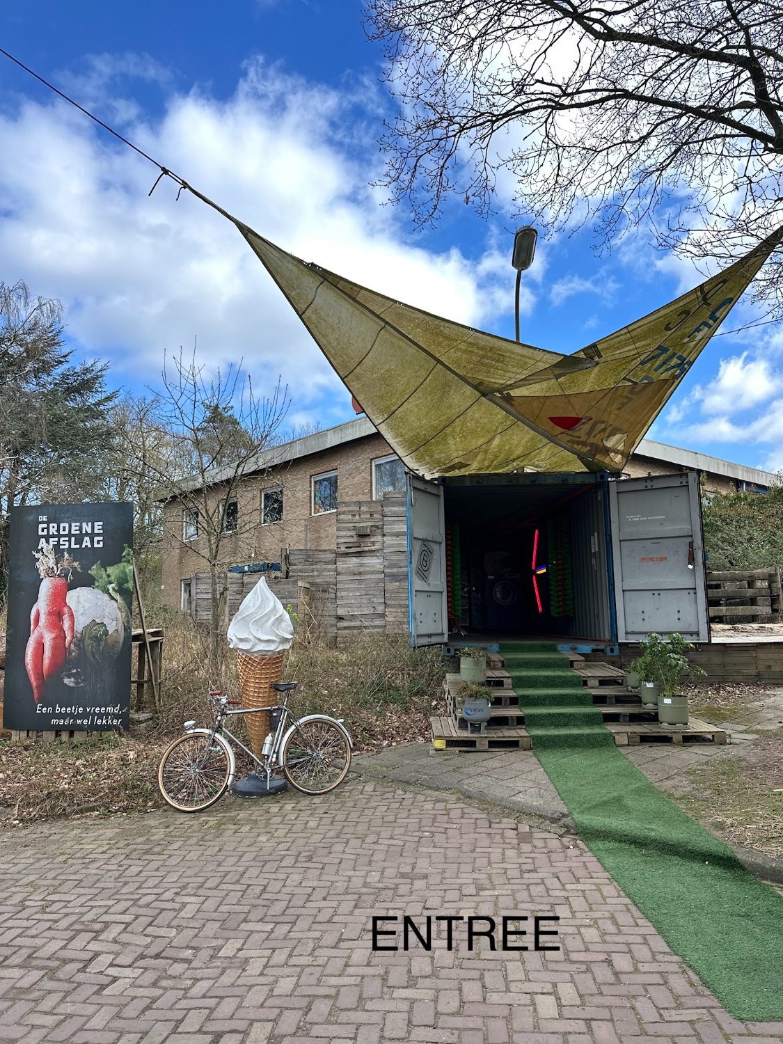 entree via de zeecontainer.jpeg