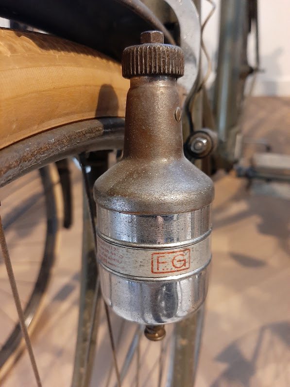 dynamo 1936 letters rood.jpg