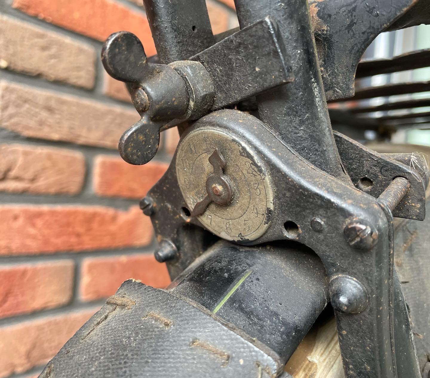 Origineel en onaangeroerd klok slot op een Fongers HH 60 uit 1923