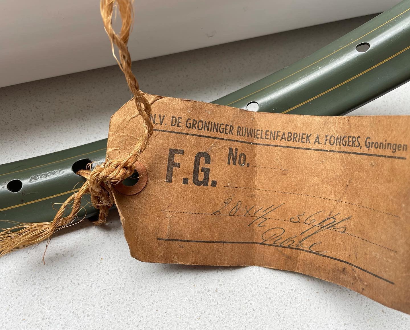 Fongers label aan een Lepper velg