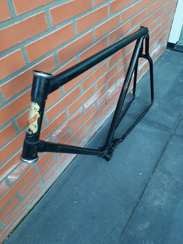 BB60 frame zijwaarts.jpg