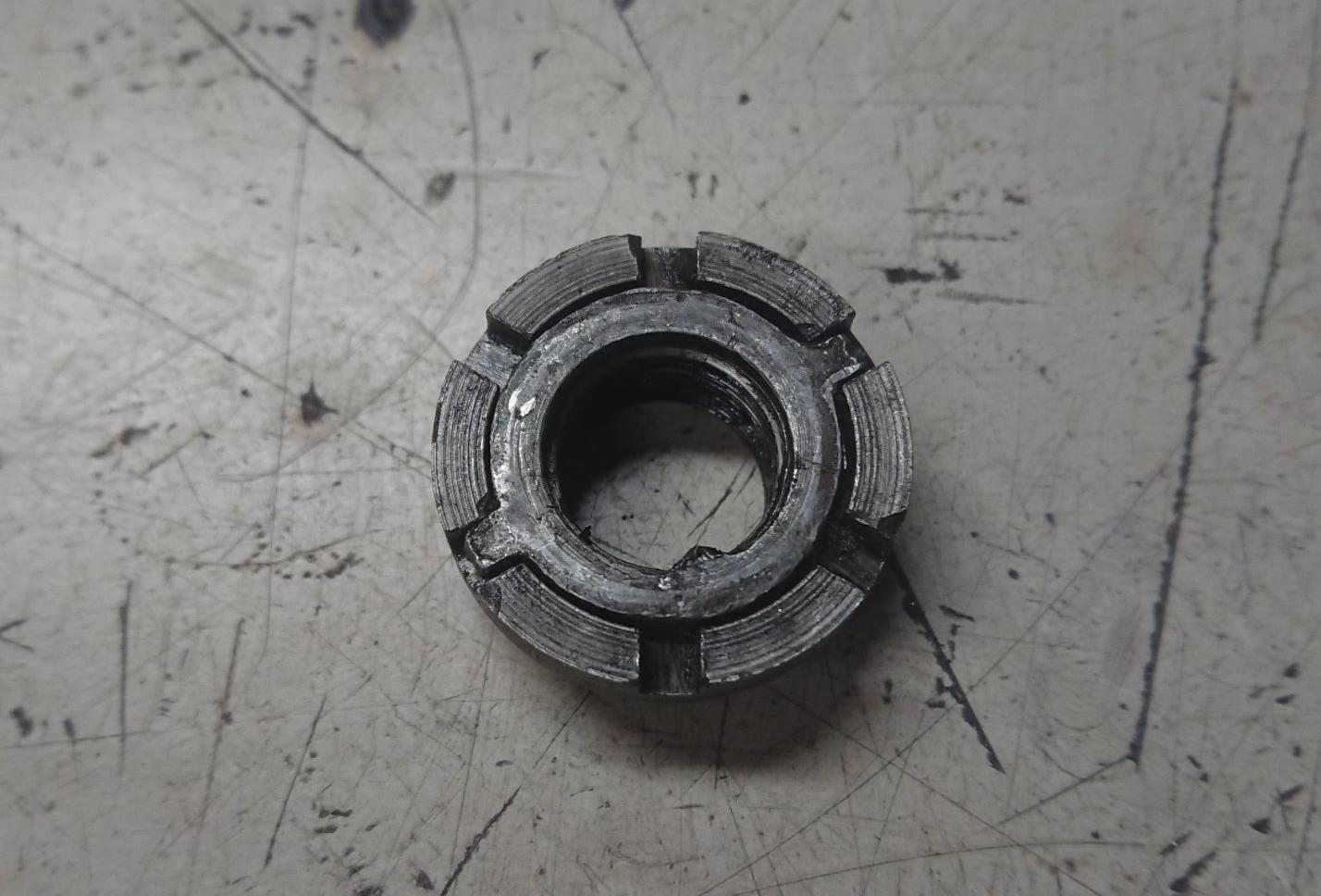 Conus met borgring die invalt