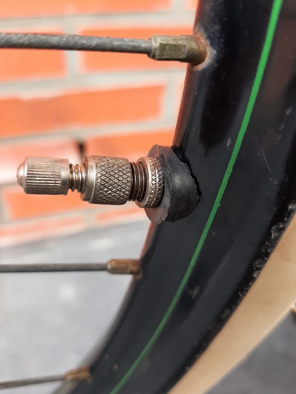 BB60 ventiel voorwiel.jpg