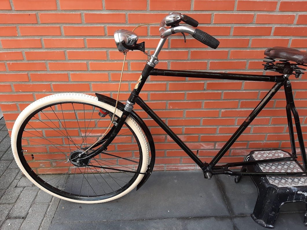 BB60 voortrein links.jpg