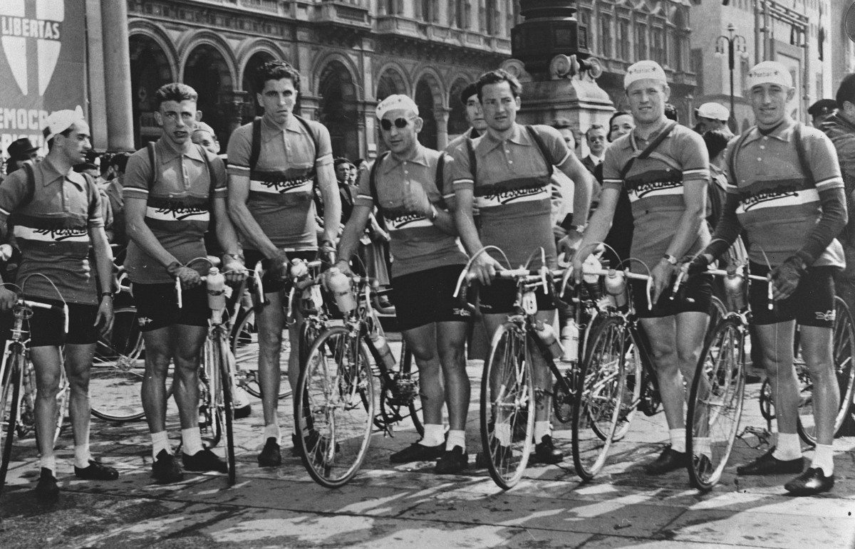 Nederlands team Giro 1953.jpg