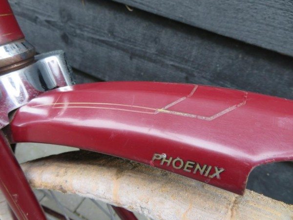 meisjesfiets ca. 1955 voorspatbord met transfer.JPG