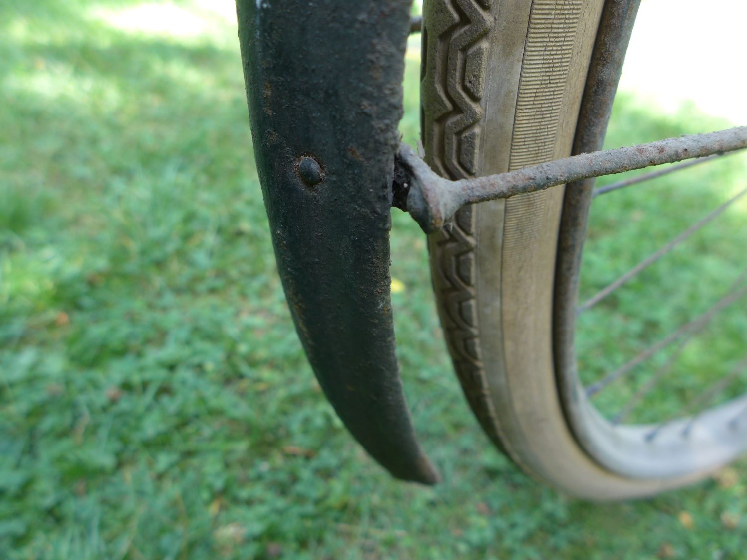 Geklonken stangen en geen schroefjes dus