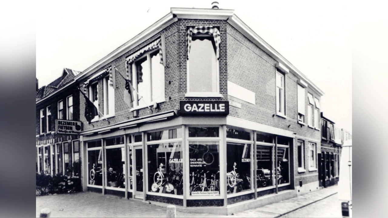 M Bezemer, Hooftstraat 128
