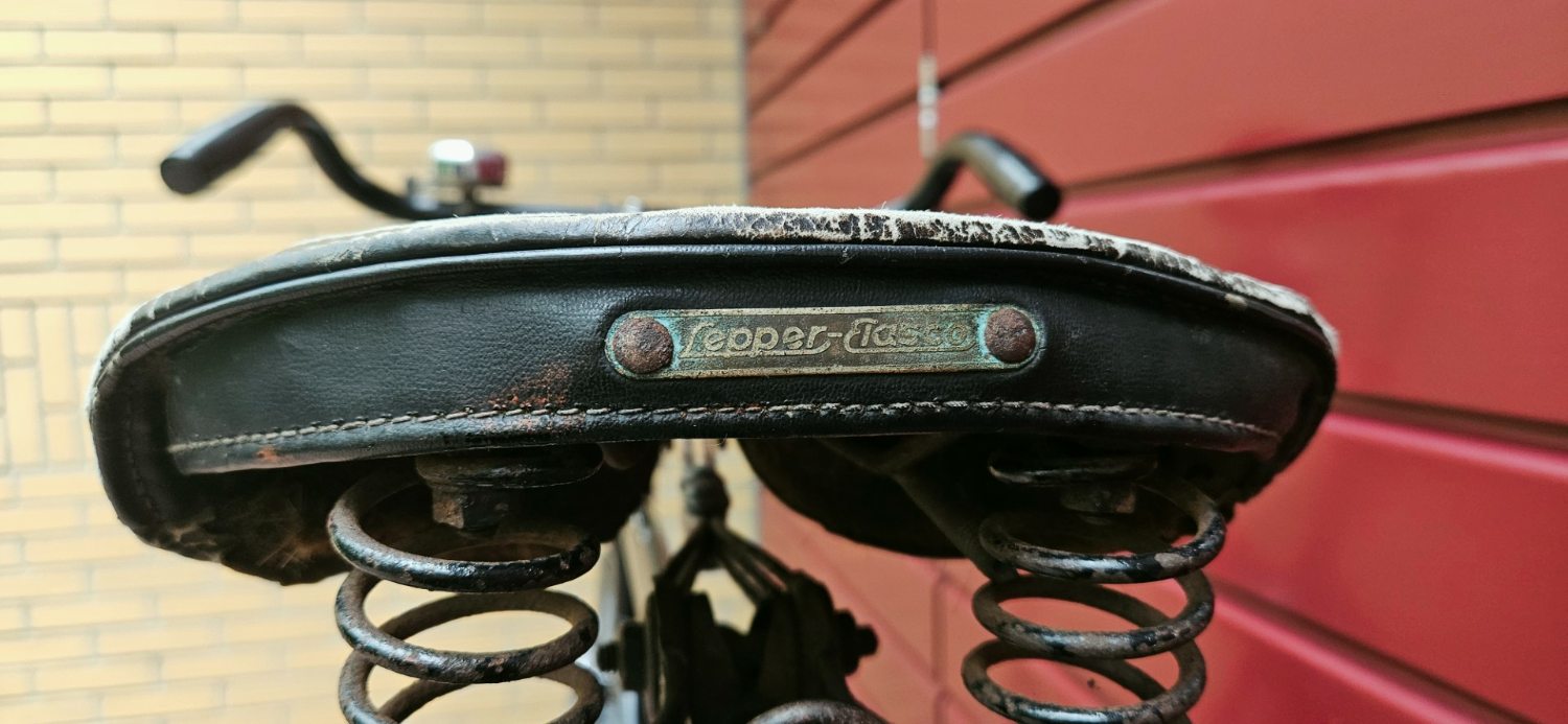 22. Zadel Lepper Elasco.jpg