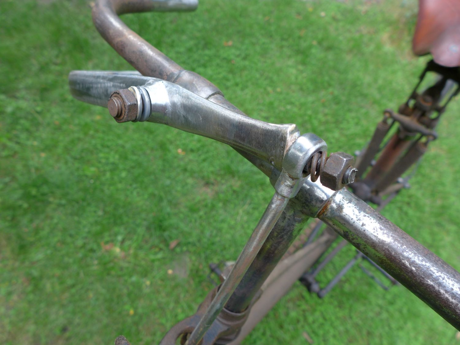 vreemde constructie met het kopse draadeind