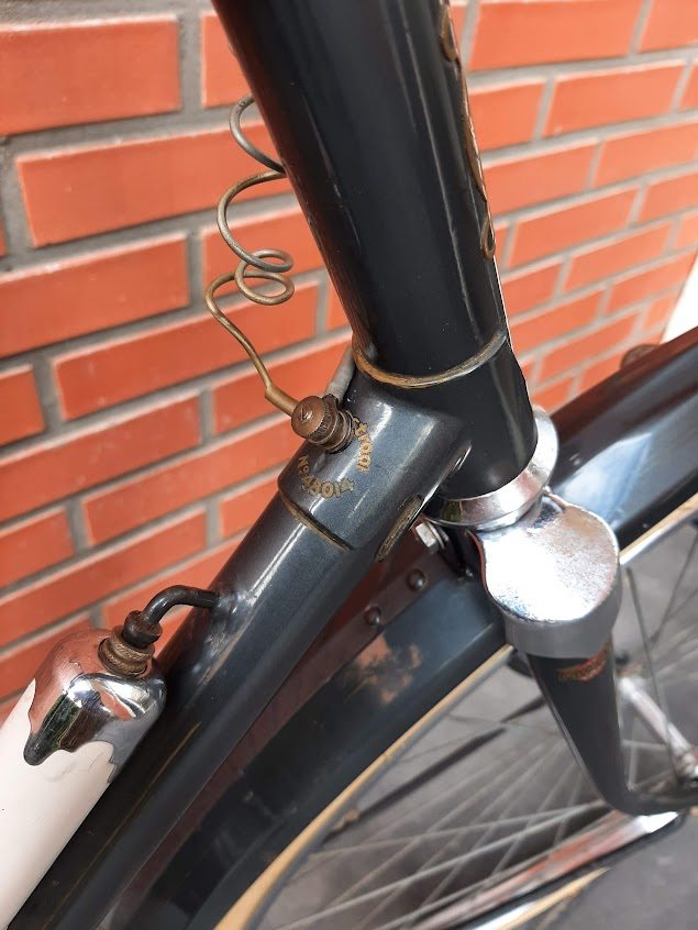 Phoenix 1958 contactpunt schuine buis.jpg