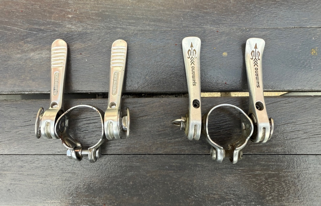 Links ‘Dura Ace ‘ - Rechts ‘Shimano 105 Golden Arrow’