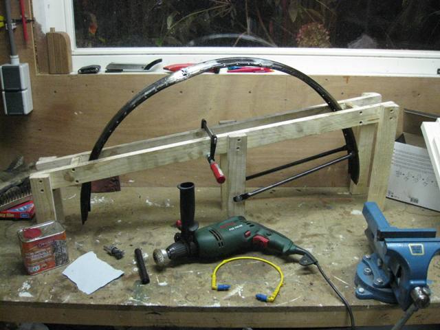 Vervolgens heb ik alles geschuurd met wat staalborstels en schuurpapier