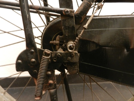 Verbouwde bagagedrager / versnellingsnaaf.