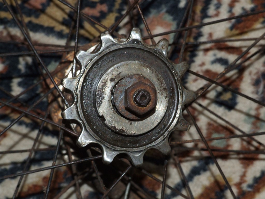 Opel F S naaf ingevlochten (Medium).JPG