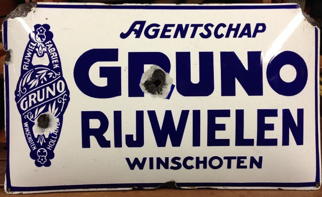 Gruno emaille bord origineel van rond 1920 (inmiddels een poetsbeurt gehad)