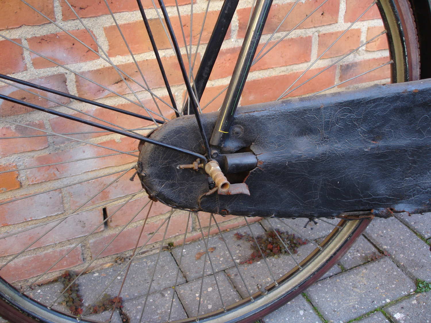 leren kettingkast van 1911.jpg