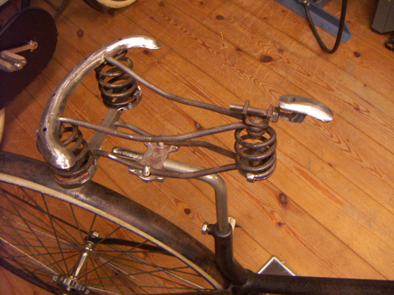 onderstel min of meer volledig