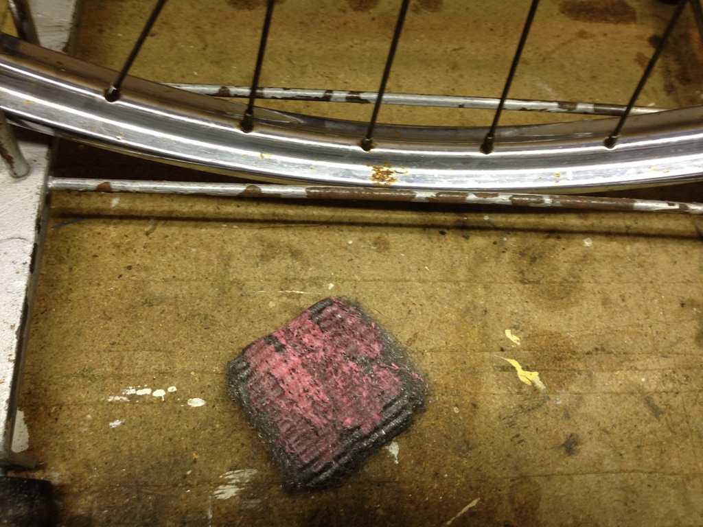 Chroom poetsen met een Brillo sponsje werk beter dan met aluminium folie