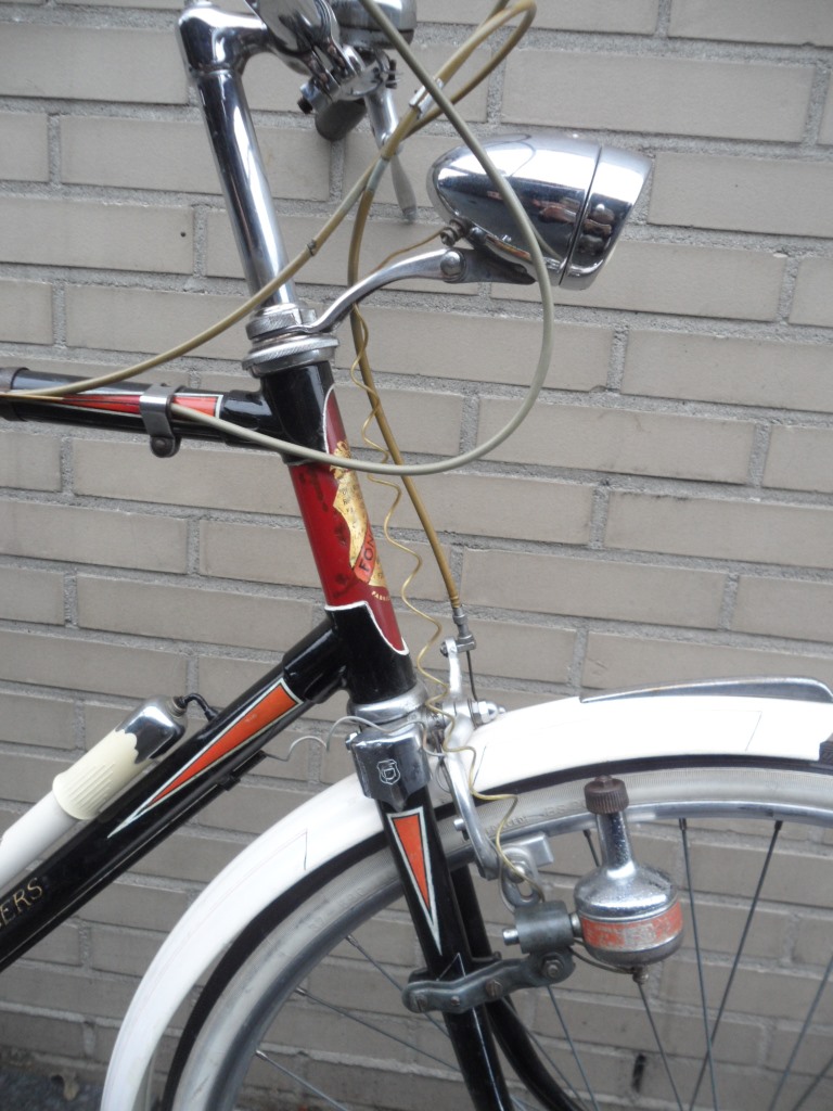 Gay Light balhoofd compr..jpg