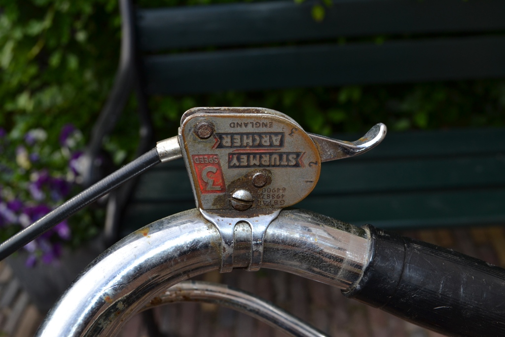 Sturmey Archer logo op de kop