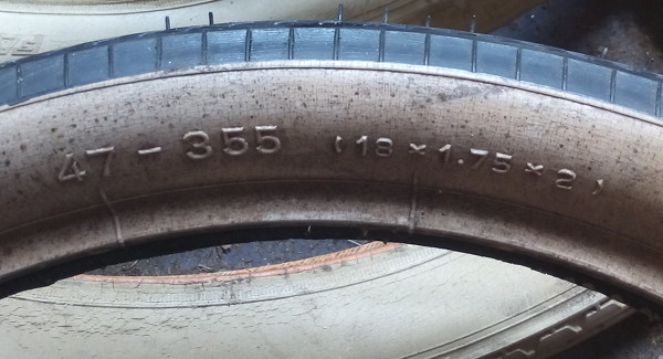 1 stuk 18x1.75x2 (47-355) Semperit wit/zwart