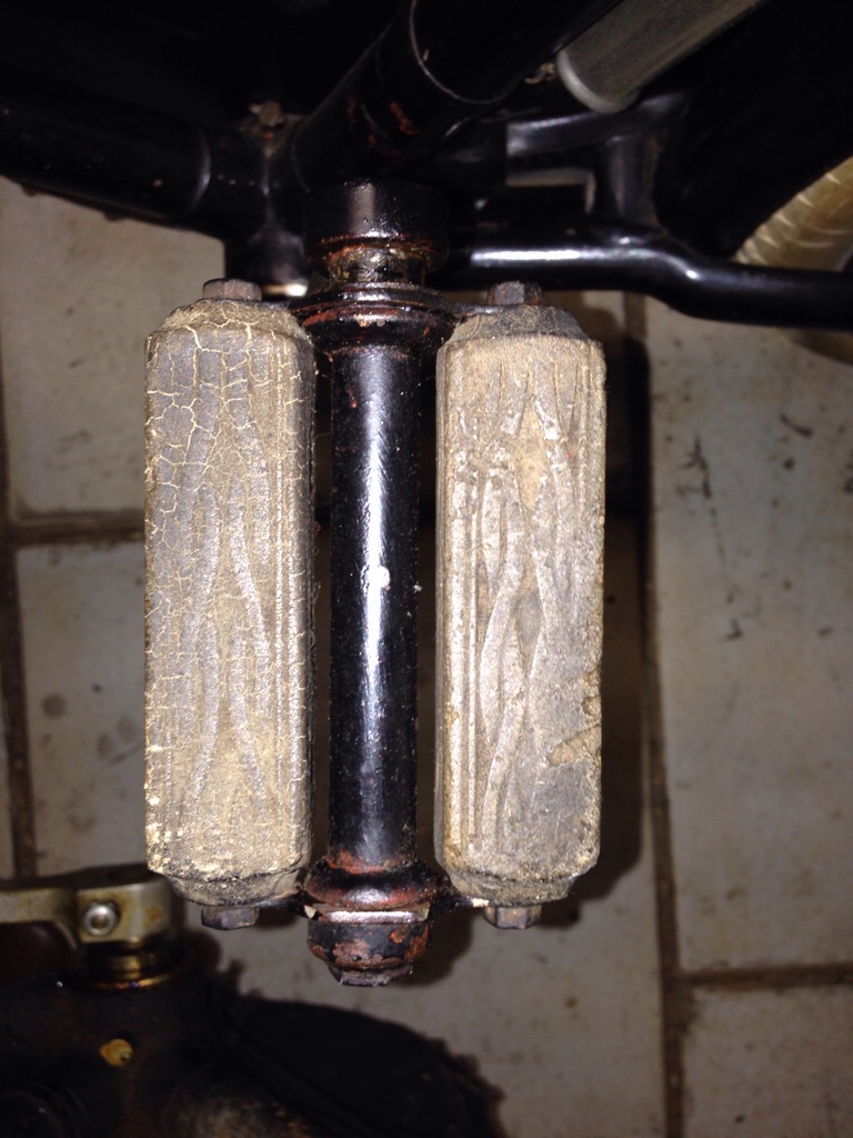 Herenpedaal op mijn Gruno uit 1923 met prachtig motief