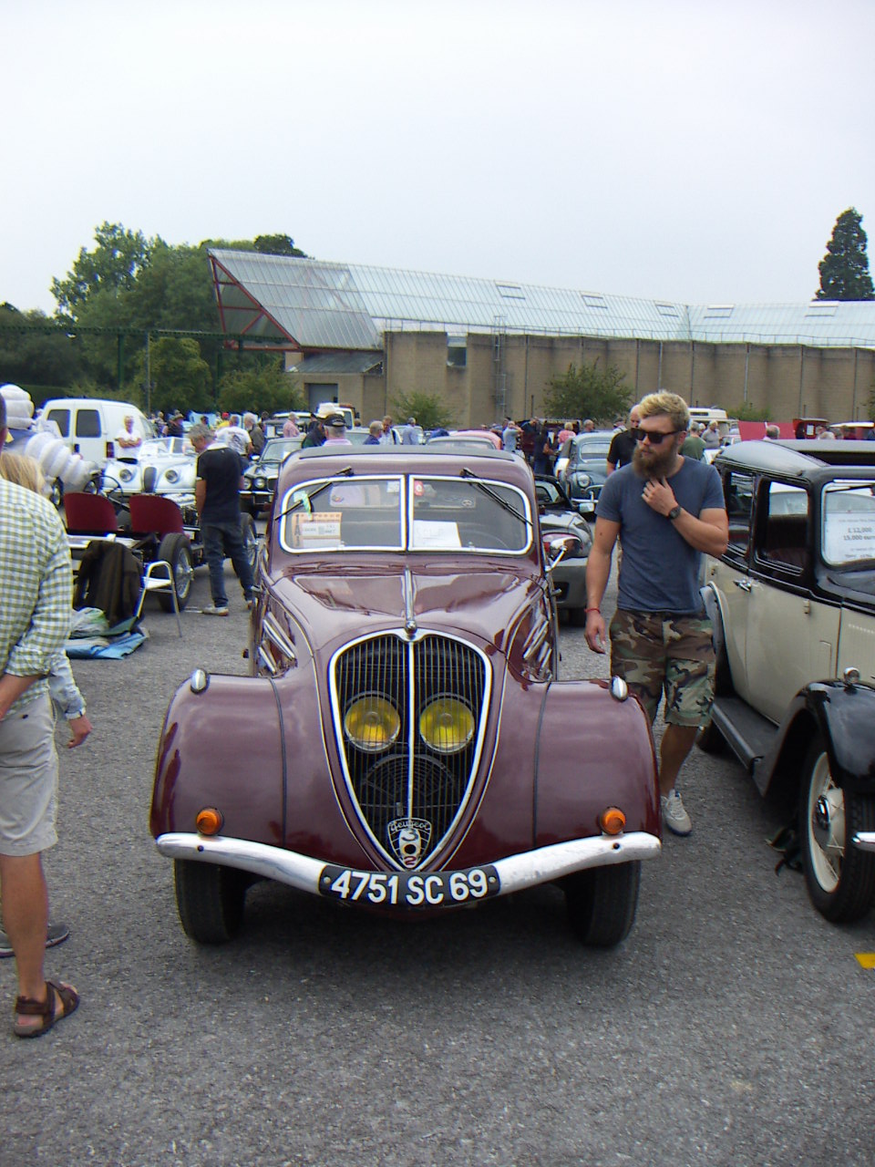 schitterende Peugeot 302 (kleiner dan de 402 groter dan de 202)