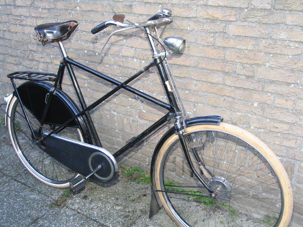 Juncker 1957 001.jpg