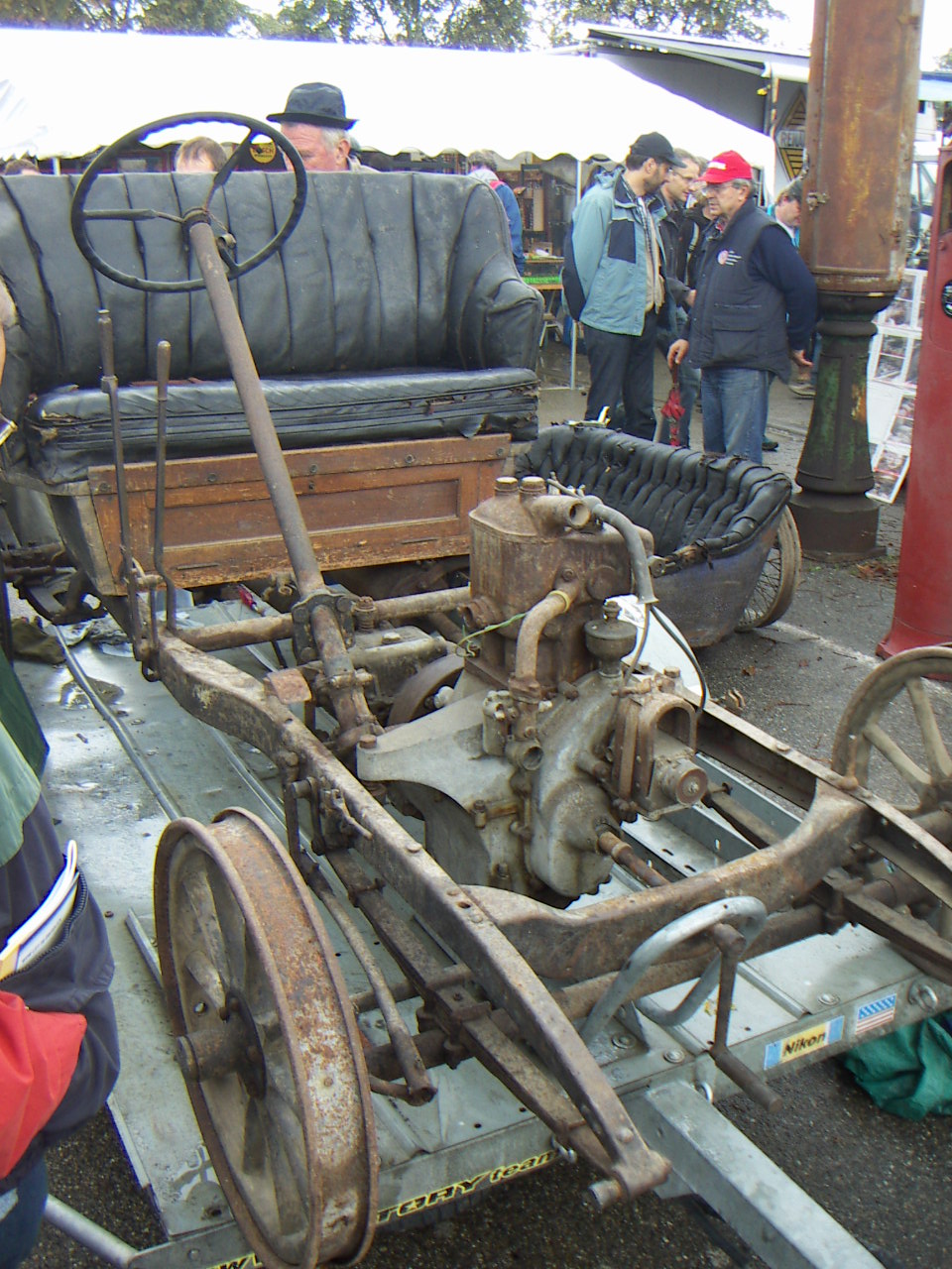 Oud wagentje op de beurs in Duitsland