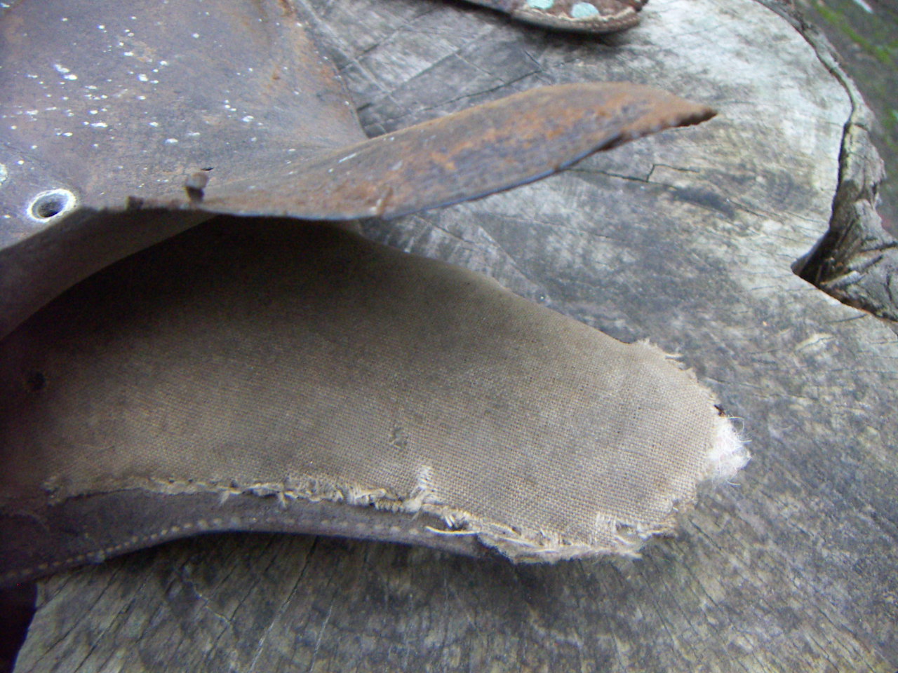 paardenhaar overdekt met doek gestikt langs de rand