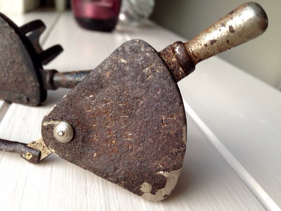 Sturmey Archer versteller van rond 1920 (deze heb ik eventueel voor je beschikbaar)