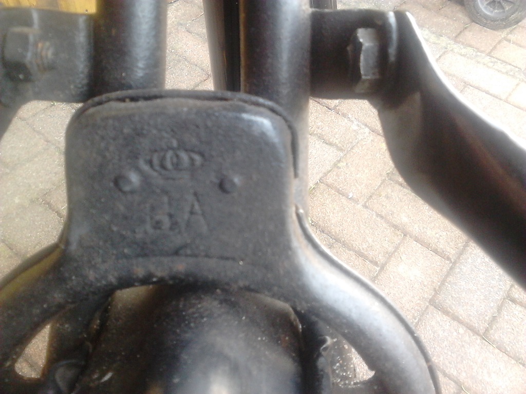 Orgineel slot en gesoldeerde nokken voor de bagagedrager