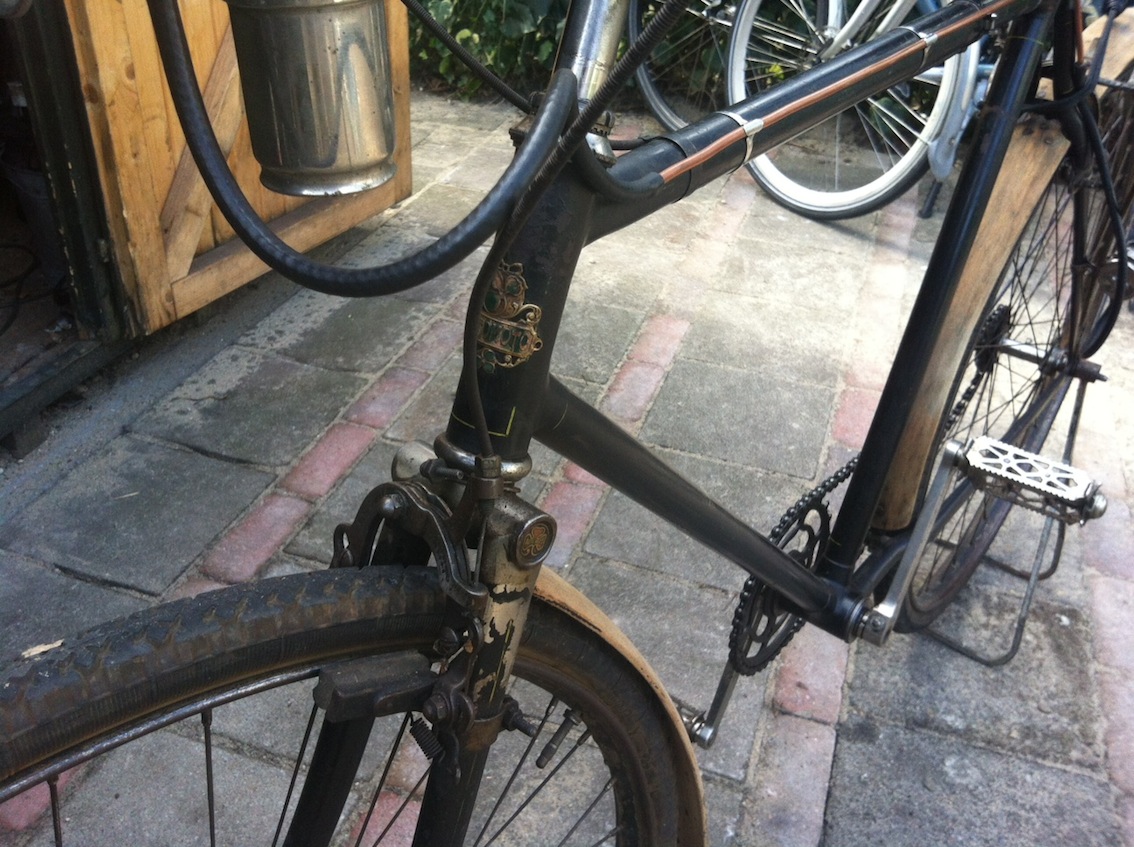 Automoto balhoofdplaatje.jpg